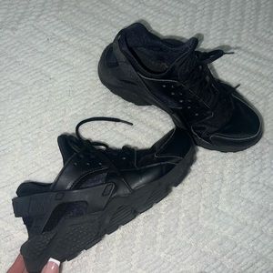 Women’s Nike huaraches